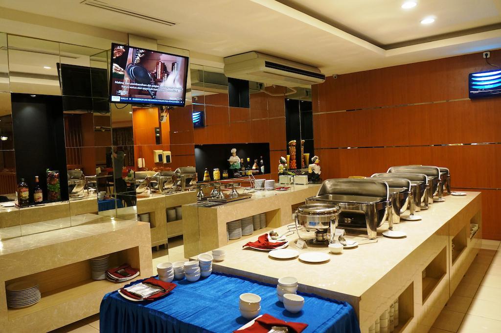 Quin Centro Hotel Palembang Bagian luar foto