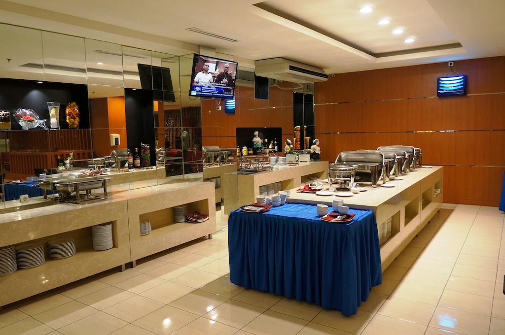 Quin Centro Hotel Palembang Bagian luar foto