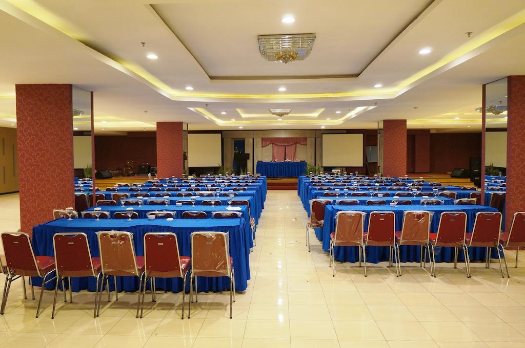 Quin Centro Hotel Palembang Bagian luar foto