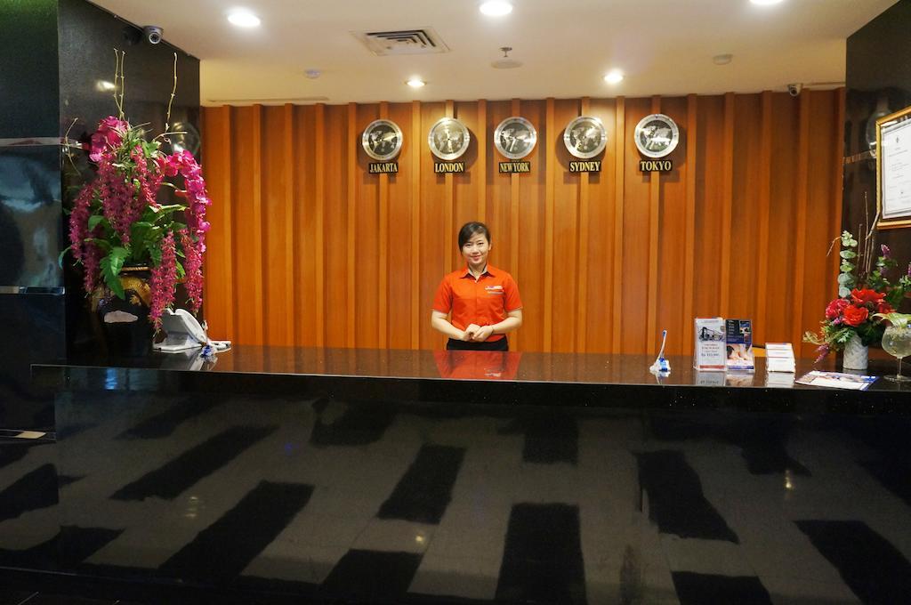 Quin Centro Hotel Palembang Bagian luar foto